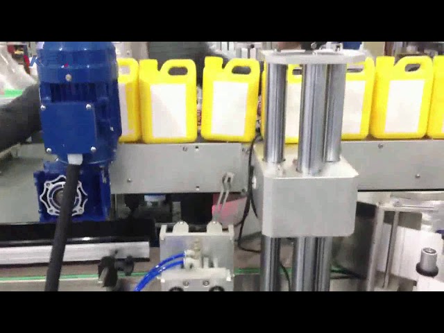 Mașină automată de etichetare a sticlelor de lichide